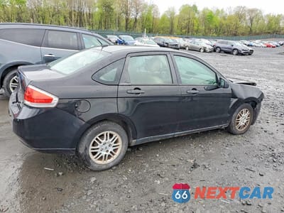 Trzecie zdjęcie samochodu z tyłu: 2011 FORD FOCUS SE VIN:1FAHP3FN3BW157885 - miniatura