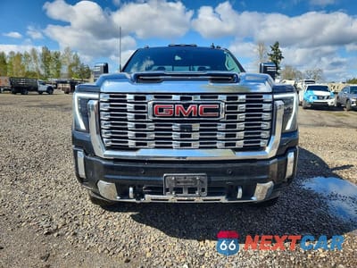 Piąte zdjęcie samochodu w środku: 2025 GMC SIERRA K2500 DENALI VIN:1GT4UREY1SF213919 - miniatura