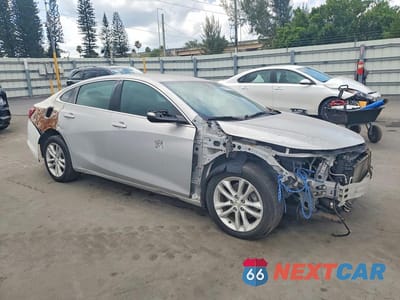 Czwarte zdjęcie samochodu z boku: 2018 CHEVROLET MALIBU LT VIN:1G1ZD5ST5JF159636 - miniatura
