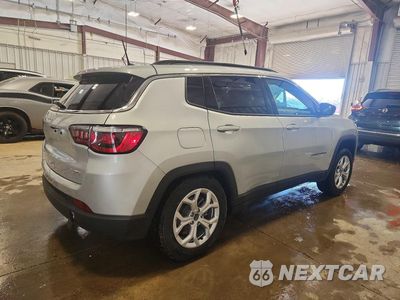 Trzecie zdjęcie samochodu z tyłu: 2025 JEEP COMPASS LATITUDE VIN:3C4NJDBN6ST520714 - miniatura