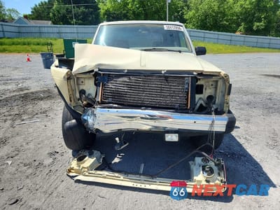 Piąte zdjęcie samochodu w środku: 1988 JEEP CHEROKEE VIN:1JCMW7416JT118175 - miniatura