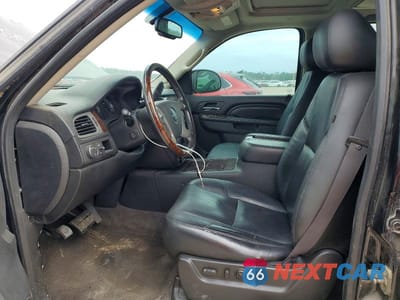 Zdjęcie 7 z 13 samochodu: 2011 GMC YUKON XL DENALI VIN:1GKS2MEF7BR361347 - miniatura