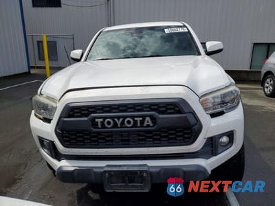 Piąte zdjęcie samochodu w środku: 2018 TOYOTA TACOMA TRD OFF-ROAD VIN:5TFCZ5AN8JX151168 - miniatura