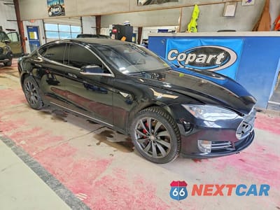 Czwarte zdjęcie samochodu z boku: 2016 TESLA MODEL S VIN:5YJSA1E43GF123908 - miniatura