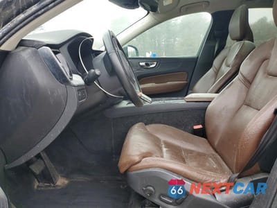 Zdjęcie 7 z 13 samochodu: 2019 VOLVO XC60 T5 VIN:LYV102RK5KB289547 - miniatura