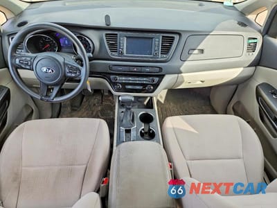 Zdjęcie 8 z 13 samochodu: 2021 KIA SEDONA LX VIN:KNDMB5C15M6662477 - miniatura