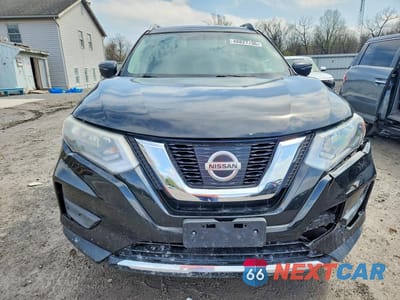 Piąte zdjęcie samochodu w środku: 2018 NISSAN ROGUE SV VIN:JN8AT2MT6JW450458 - miniatura
