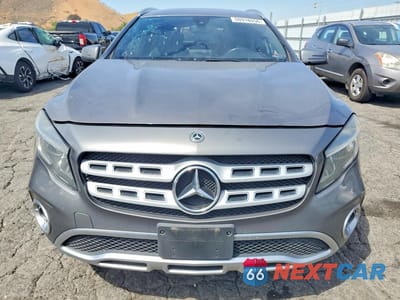 Piąte zdjęcie samochodu w środku: 2018 MERCEDES-BENZ GLA 250 4MATIC VIN:WDCTG4GB7JJ477828 - miniatura