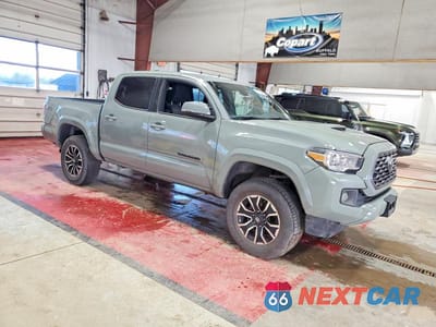 Czwarte zdjęcie samochodu z boku: 2022 TOYOTA TACOMA DOUBLE CAB VIN:3TMCZ5AN1NM471332 - miniatura