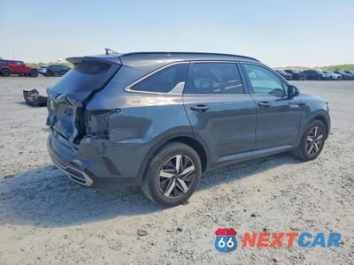 Trzecie zdjęcie samochodu z tyłu: 2021 KIA SORENTO S VIN:5XYRL4LC5MG051778 - miniatura