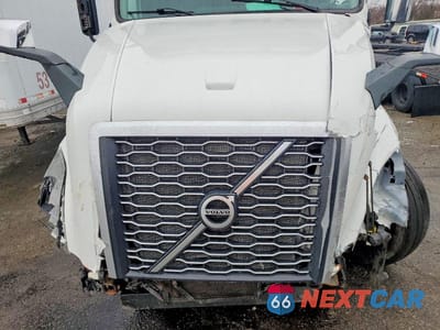 Zdjęcie 7 z 10 samochodu: 2023 VOLVO VNL SEMI TRUCK VIN:4V4NC9EH0PN336877 - miniatura