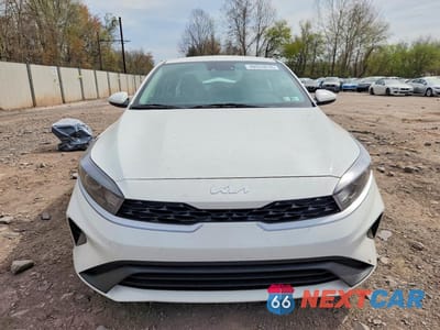 Piąte zdjęcie samochodu w środku: 2023 KIA FORTE LX VIN:3KPF24AD2PE685004 - miniatura