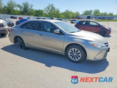 Czwarte zdjęcie samochodu z boku: 2017 TOYOTA CAMRY LE VIN:4T1BF1FK1HU777745 - miniatura