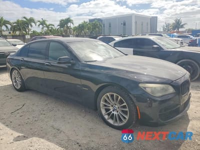 Czwarte zdjęcie samochodu z boku: 2013 BMW 750 LI VIN:WBAYE8C51DD132853 - miniatura