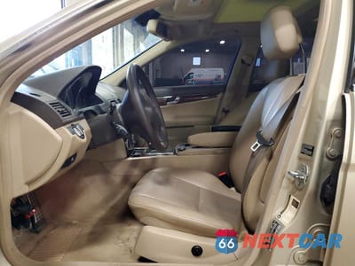 Zdjęcie 7 z 11 samochodu: 2010 MERCEDES-BENZ C 300 4MATIC VIN:WDDGF8BB6AF476431 - miniatura