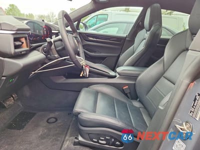 Zdjęcie 7 z 13 samochodu: 2025 PORSCHE MACAN 4 VIN:WP1AA2XAXSL002430 - miniatura