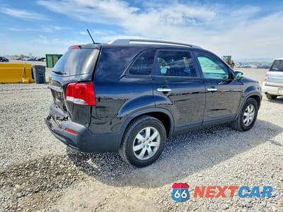 Trzecie zdjęcie samochodu z tyłu: 2013 KIA SORENTO LX VIN:5XYKT3A66DG423427 - miniatura