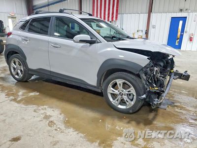 Czwarte zdjęcie samochodu z boku: 2022 HYUNDAI KONA SEL VIN:KM8K6CAB8NU845845 - miniatura