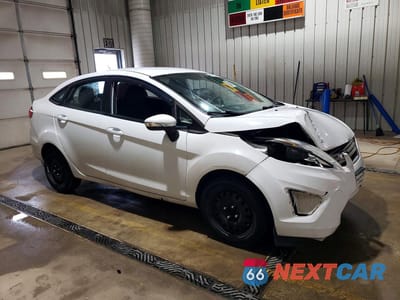 Czwarte zdjęcie samochodu z boku: 2013 FORD FIESTA SE VIN:3FADP4BJ9DM195373 - miniatura