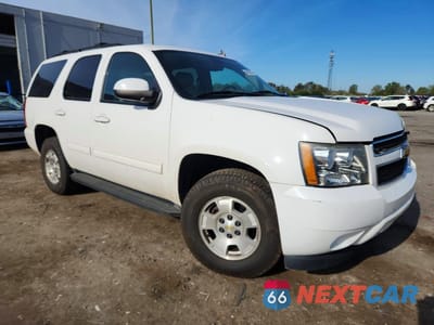 Czwarte zdjęcie samochodu z boku: 2014 CHEVROLET TAHOE K1500 LT VIN:1GNSKBE08ER198859 - miniatura