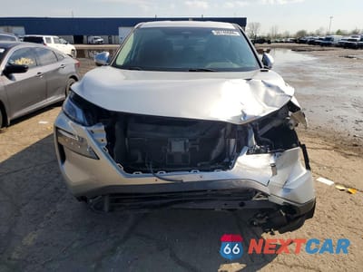 Piąte zdjęcie samochodu w środku: 2021 NISSAN ROGUE SV VIN:5N1AT3BA0MC705030 - miniatura