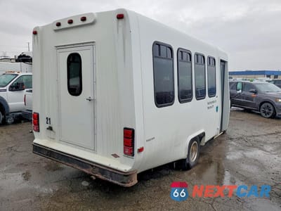Trzecie zdjęcie samochodu z tyłu: 2016 FORD E350 SHUTTLE BUS - R & D - CLN TITLE - PRI FLEET VIN:1FDEE3FL2GDC33192 - miniatura