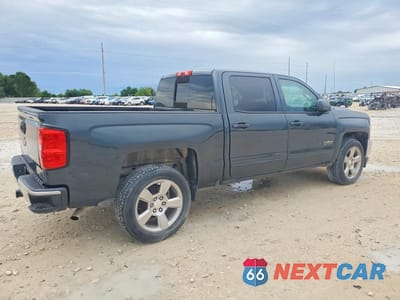 Trzecie zdjęcie samochodu z tyłu: 2017 CHEVROLET SILVERADO C1500 LT VIN:3GCPCREC4HG235828 - miniatura