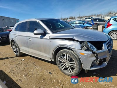 Czwarte zdjęcie samochodu z boku: 2020 AUDI Q5 TITANIUM PRESTIGE VIN:WA1FNAFY0L2083608 - miniatura