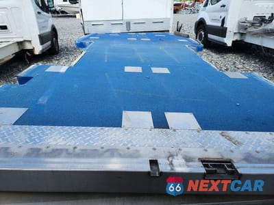 Zdjęcie 10 z 13 samochodu: 2023 FORD E350 FLATBED TRUCK VIN:1FDWE3FK7PDD09744 - miniatura