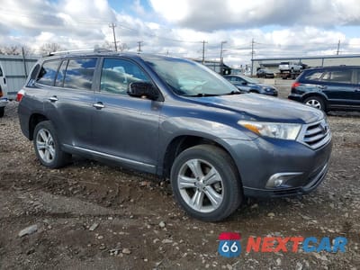 Czwarte zdjęcie samochodu z boku: 2013 TOYOTA HIGHLANDER LIMITED VIN:5TDDK3EH1DS210010 - miniatura