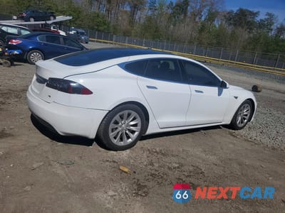 Trzecie zdjęcie samochodu z tyłu: 2016 TESLA MODEL S VIN:5YJSA1E15GF161498 - miniatura