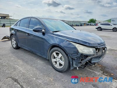 Czwarte zdjęcie samochodu z boku: 2013 CHEVROLET CRUZE LT VIN:1G1PC5SB0D7264908 - miniatura
