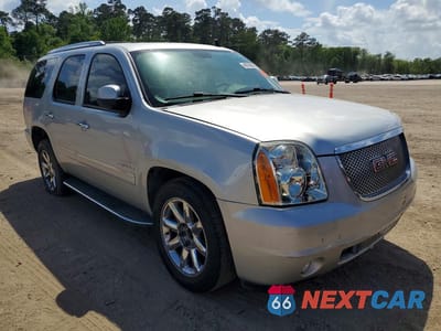 Czwarte zdjęcie samochodu z boku: 2010 GMC YUKON DENALI VIN:1GKUKEEF9AR287121 - miniatura