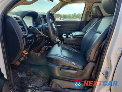 Zdjęcie 7 z 12 samochodu: 2019 RAM 2500 TRADESMAN VIN:3C6UR5HJ0KG604235 - miniatura