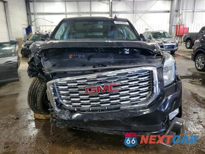 Piąte zdjęcie samochodu w środku: 2018 GMC YUKON XL DENALI VIN:1GKS2HKJ2JR235153 - miniatura