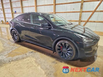 Czwarte zdjęcie samochodu z boku: 2023 TESLA MODEL Y VIN:7SAYGDEF4PF788069 - miniatura