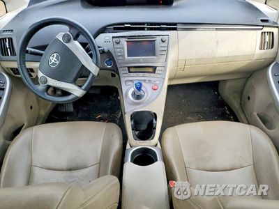 Zdjęcie 8 z 12 samochodu: 2014 TOYOTA PRIUS FOUR VIN:JTDKN3DU8E1754483 - miniatura
