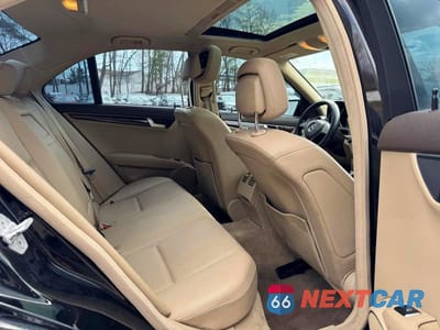Zdjęcie 8 z 12 samochodu: 2013 MERCEDES-BENZ C 300 4MATIC VIN:WDDGF8AB6DR253536 - miniatura