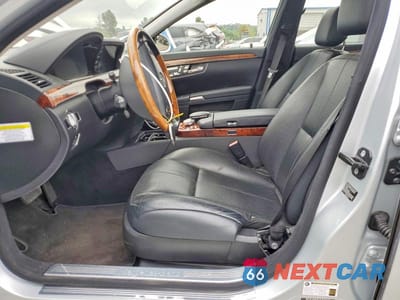 Zdjęcie 7 z 11 samochodu: 2009 MERCEDES-BENZ S 550 VIN:WDDNG71X99A279323 - miniatura