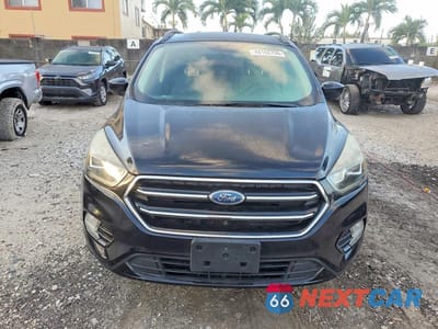 Piąte zdjęcie samochodu w środku: 2019 FORD ESCAPE SE VIN:1FMCU0GD6KUC02486 - miniatura