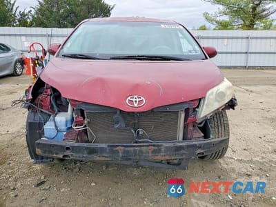 Piąte zdjęcie samochodu w środku: 2011 TOYOTA SIENNA LE 8-PASSENGER VIN:5TDKK3DCXBS131493 - miniatura