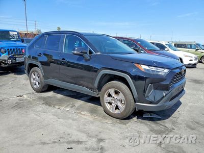 Czwarte zdjęcie samochodu z boku: 2025 TOYOTA RAV4 XLE VIN:2T3P1RFV6SC494187 - miniatura