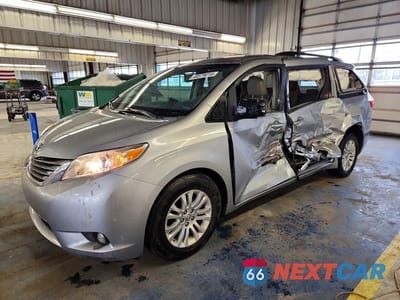 2015 TOYOTA SIENNA XLE 8-PASSENGER 5TDYK3DC2FS571966 - główne zdjęcie licytacji z USA - miniatura