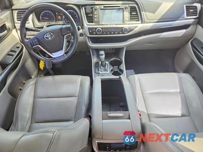 Zdjęcie 8 z 13 samochodu: 2018 TOYOTA HIGHLANDER XLE VIN:5TDJZRFH5JS552264 - miniatura