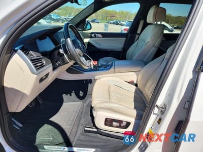 Zdjęcie 7 z 13 samochodu: 2020 BMW X7 M50I VIN:5UXCX6C01LLE35590 - miniatura