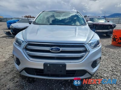 Piąte zdjęcie samochodu w środku: 2017 FORD ESCAPE SE VIN:1FMCU0GD4HUE49322 - miniatura