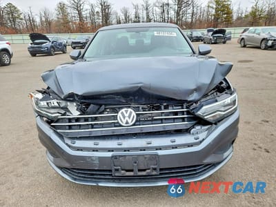 Piąte zdjęcie samochodu w środku: 2019 VOLKSWAGEN JETTA S VIN:3VWC57BU3KM247372 - miniatura