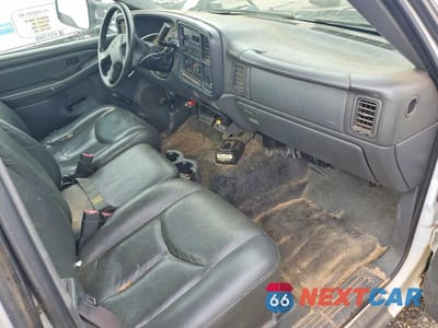Zdjęcie 8 z 12 samochodu: 2005 CHEVROLET SILVERADO C2500 HEAVY DUTY VIN:1GBHC24U05E188794 - miniatura