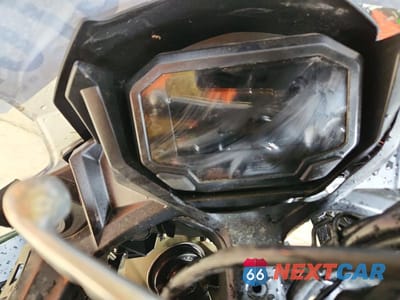 Zdjęcie 7 z 9 samochodu: 2024 KAWASAKI EX650 P VIN:ML5EXEP1XRDAC3720 - miniatura