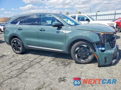 Czwarte zdjęcie samochodu z boku: 2025 KIA SORENTO HYBRID EX VIN:KNDRHDJG1S5423727 - miniatura